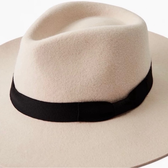 Aritzia Auxiliary Wool Hat (s/m) - Picture 2 of 2